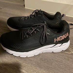 Clifton 6 Hokas Size 8womans